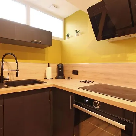 Apartament Avec *